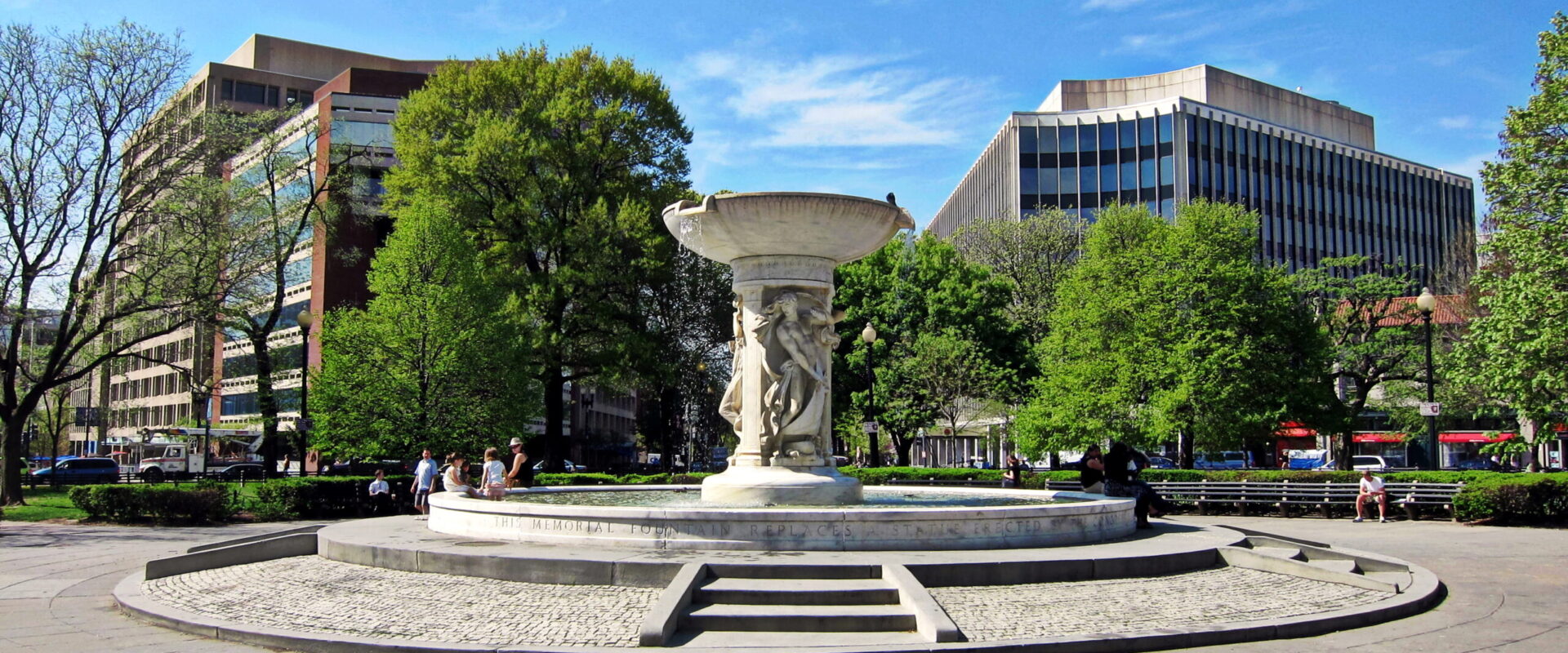 Dupont_Circle_fountain_-_facing_southwest
